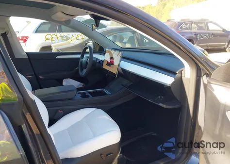 2023 Tesla Model Y Awd/Long Range Dual Motor All-Wheel Drive z USA, uszkodzony, nr VIN 7SAYGDEE6PA091538